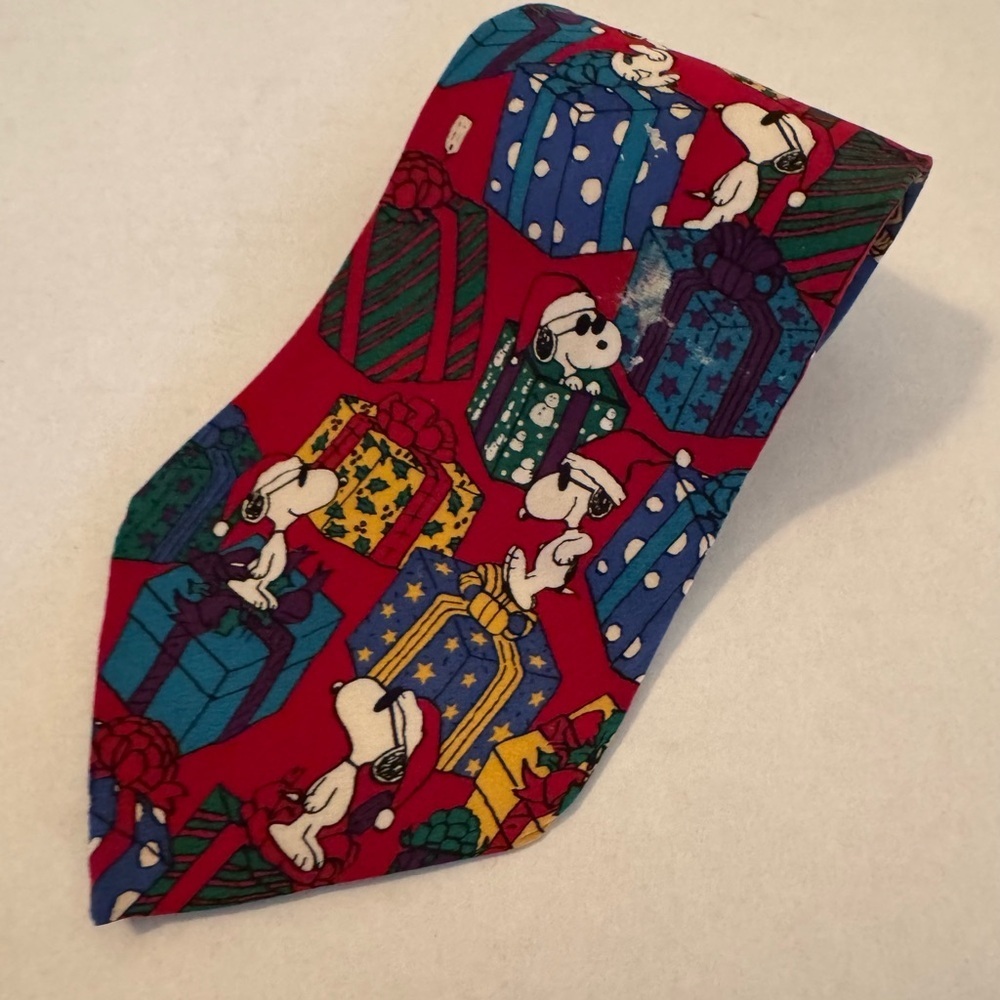 Vintage Peanuts Necktie Featuring A Snoopy Christmas